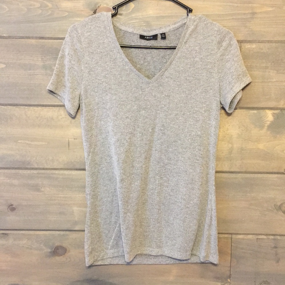 Apt 9 XS gray v-neck tee